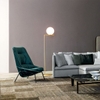 đèn cây flos góc sofa