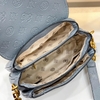 gues5-izzy-peony-flap-logo