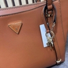 guess-tote-2-mau