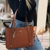 guess-tote-2-mau