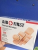 Hộp băng cá nhân dán vết thương Urgo Aid First 100 miếng
