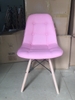 Ghế eames bọc nệm chân gỗ màu hồng JC - 168