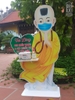 Tượng xốp Chú Tiểu Bình An nhắc đeo khẩu trang và sát khuẩn mùa COVID