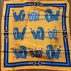 Khăn lụa vuông 90x90cm viền cuộn - Họa tiết thắt lưng