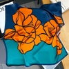 Khăn lụa vuông họa tiết kẻ 70x70cm