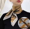 Khăn lụa họa tiết xích
