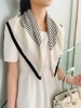 Khăn lụa vuông họa tiết kẻ 70x70cm
