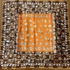 Khăn lụa vuông 90x90cm viền cuộn - Hoa viền chữ