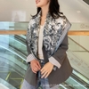 Khăn lụa vuông 90x90cm - Khăn họa tiết hoa thanh lịch