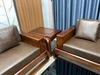 bo-sofa-goc-l-2-vang-mau-chan-dui-ga-go-huong-da-dem-da-carola-y-chu-dung