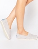 giay-bet-toms