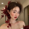 hoa đỏ khô tua rua xiuhe cô dâu chụp ảnh studio - CD242