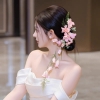 Bờm kẹp bên tóc cô dâu cài hoa lá tua rua lãng mạng màu hồng - cd297