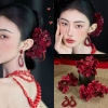 hoa đỏ rựu kèm bông tai cài tóc cô dâu xiuhe cưới mặt hỷ phục sườn xám chụp concept - cd295