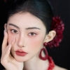 hoa đỏ rựu kèm bông tai cài tóc cô dâu xiuhe cưới mặt hỷ phục sườn xám chụp concept - cd295