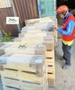 giuong-ngu-pallet-go-thong-cao-10cm-va-20cm-go-moi-be-mat-lang-min