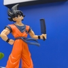 Mô Hình Tiệm Tóc Barber Goku Đồng Phục Cam Cao 17cm