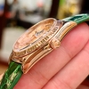 dong-ho-rolex-day-date-118135-rose-gold-18k-mat-vi-tinh-hong