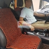 Đệm lót ghế ô tô hạt gỗ Nhãn 100% tự nhiên tựa lưng massage trên ô tô