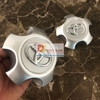 Logo chụp mâm, ốp lazang bánh xe ô tô Toyota RAV4 2009-2013