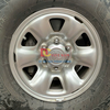Logo chụp mâm, ốp lazang bánh sau xe ô tô Toyota Land Cruiser