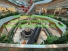 thi-cong-lap-dat-hoa-hong-leo-trai-trung-tam-thuong-mai-vincom-mega-mall-vu-yen-