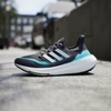 Giày Adidas Nữ Chính Hãng - ULTRABOOST LIGHT - Màu Đen  | JapanSport IF3028