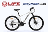 Xe đạp địa hình LIFE MX2500:  Xe địa hình cỡ bánh 26 inch, khung nhôm siêu nhẹ, không mối hàn,  cáp âm khung. Groupset SHIMANO 3x8 (24 tốc độ). Phanh đĩa dầu, Siêu Hot 2026