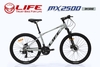 Xe đạp địa hình LIFE MX2500:  Xe địa hình cỡ bánh 26 inch, khung nhôm siêu nhẹ, không mối hàn,  cáp âm khung. Groupset SHIMANO 3x8 (24 tốc độ). Phanh đĩa dầu, Siêu Hot 2026