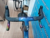 Xe đạp dựng PINA F14 xanh dương đổi màu, phanh V, SHIMANO R8000, vành Campagnolo, yên Zeus carbon, Lốp Ultrasport 700x25 tem vành cao cấp