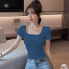 ao-croptop-co-u-phoi-nut-dang-lung-ngang-lung-quan