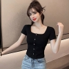 ao-croptop-co-u-phoi-nut-dang-lung-ngang-lung-quan