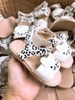 Giày Sandal bé gái mèo Kitty màu trắng đốm đen