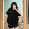 [JEMCLOSET] [PREMIUM] SET ĐỒ BỘ ÁO TAY NGẮN + QUẦN SHORT FORM RỘNG CHẤT VẢI ĐŨI HÀN MỊN - HYIN - 8235