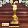 tuong-dong-bac-ho-vay-tay-chao-cao-90cm-dat-vang-9999