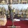 tuong-dong-nghe-thuat-co-gai-om-dan