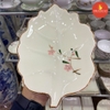 Đĩa lá bỏng men kem vẽ đào hồng