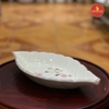 Đĩa lá gân men kem vẽ đào hồng