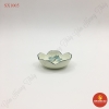 Đĩa muối hoa men kem vẽ sen xanh