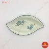 Đĩa lá thuyền men kem vẽ sen xanh