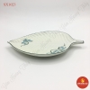 Đĩa lá trầu men kem vẽ sen xanh