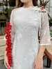 ao-dai-cach-tan-4-ta-ren-theu-dep-nhieu-mau