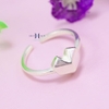 nhan-bac-nu-duy-hien-teen-mau-nhan-mo-hinh-trai-tim-n2408280028