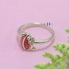 nhan-bac-tre-em-duy-hien-hinh-con-ech-mau-do-ngo-nghinh-n2409040007