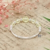 vong-tay-tre-em-charm-hinh-cau-bac-va-cuom-nhua-mau-vang-dan-xen-v2409110017
