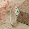 vong-tay-be-gai-mat-vong-hinh-hoa-canh-xoay-tam-dinh-da-xanh-la-v2409110006