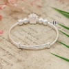 vong-tay-tre-em-charm-hoa-canh-mau-trang-hong-v2409110013