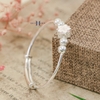 vong-tay-tre-em-charm-hoa-canh-mau-trang-hong-v2409110013