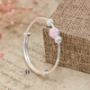 vong-tay-tre-em-hoa-tiet-gan-charm-hoa-6-canh-hong-v2409110011