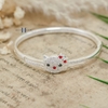 vong-tay-bac-mat-vong-hinh-hello-kitty-dinh-da-trang-deo-no-do